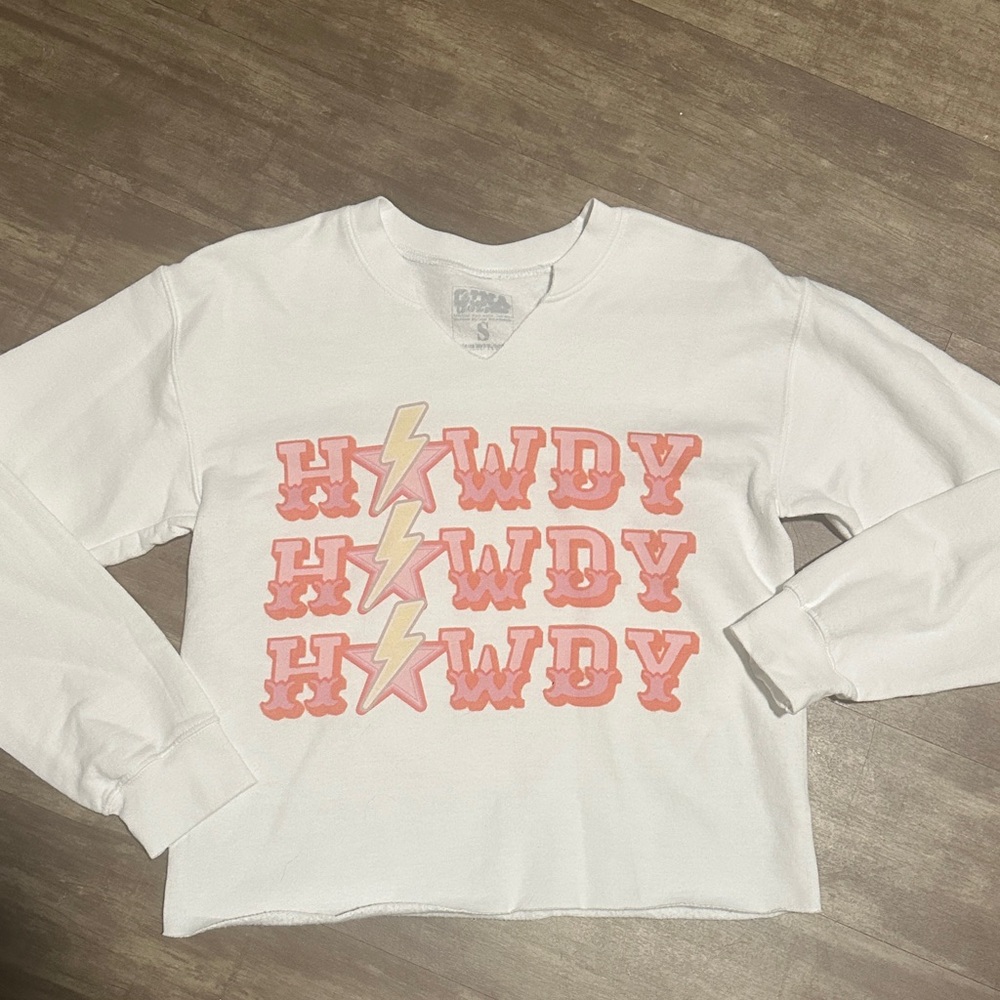 White 'Howdy' Graphic SweatShirt v neck western rodeo boho